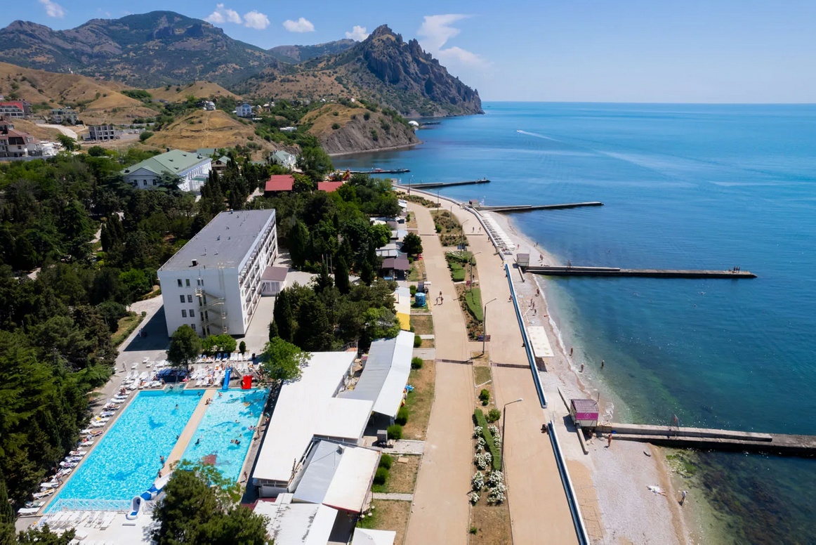 Отели с собственным пляжем в Крыму